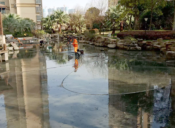 前锋景观池淤泥清理