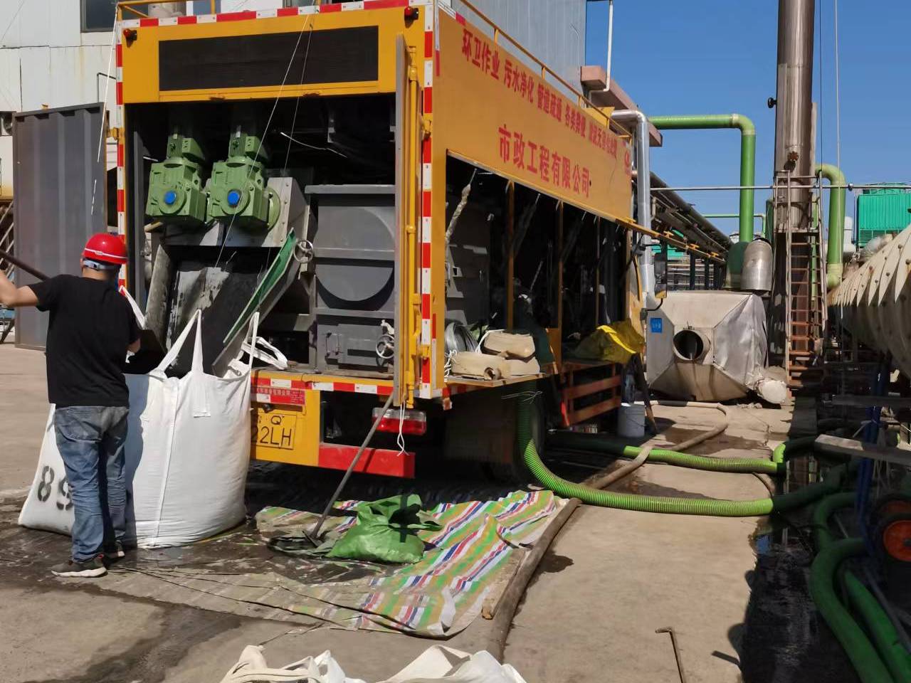 前锋淤泥压干处理